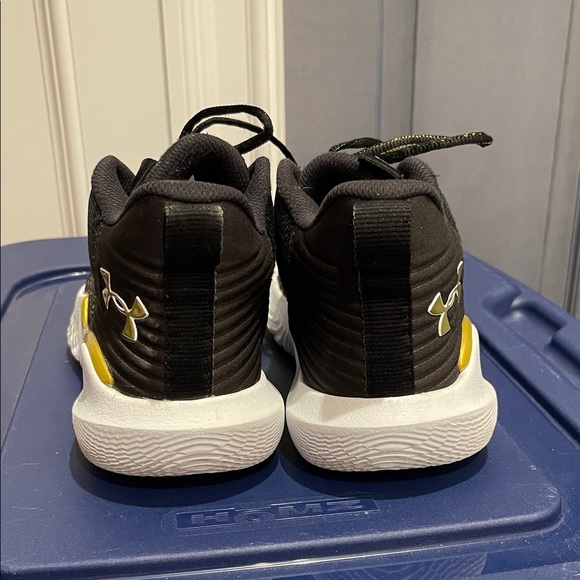 Womens Under Armour 3024594-002 Flow Breakthru 2 basketball indoor shoes Size 11 - Picture 5 of 11